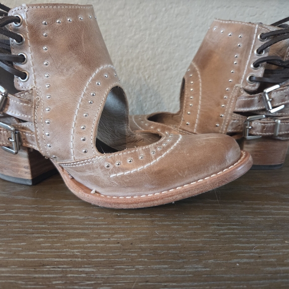 Freebird by Steven Shoes - Freebird Desert Size 5 Taupe